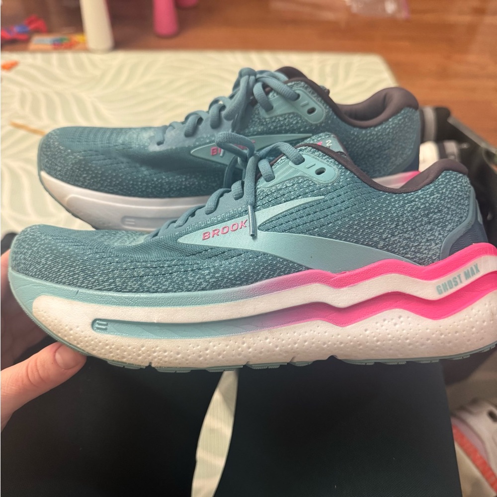 Brooks Ghost Max Blue and Pink Sneakers